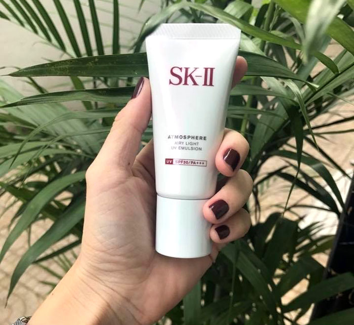 Kem chống nắng SK-II Atmosphere Airy Light UV Emulsion SPF30/PA+++