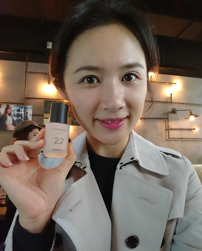 Kem nền che khuyết điểm innisfree My FounDation - Trắng hồng sáng min tự nhiên 2.2